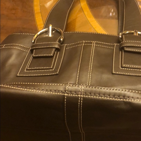 Like new, large leather Coach handbag - Picture 1 of 7